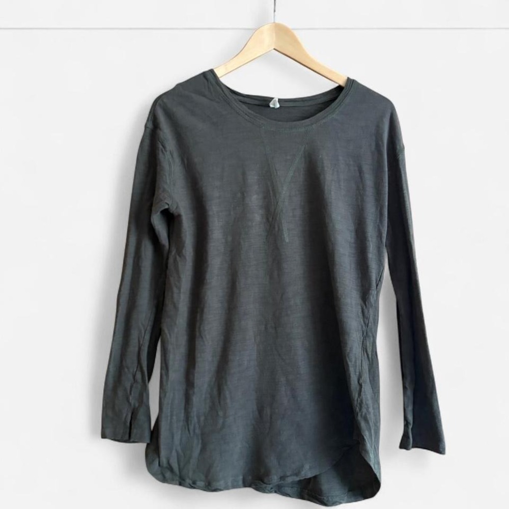 Wishlist long sleeve tee 100% cotton women's S curved hem layering t-shirt
